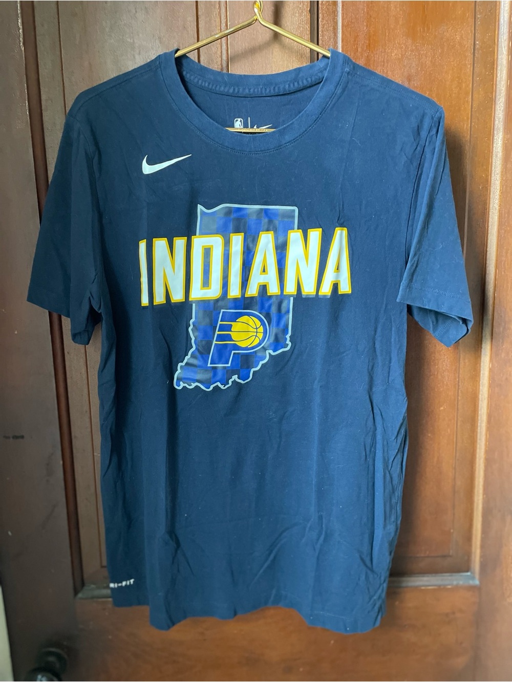 Nike men's medium short sleeve blue Indiana Pacers shirt